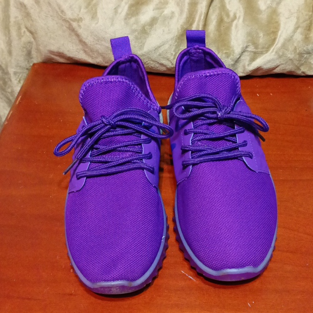 Women's size 9 purple liberty sneakers